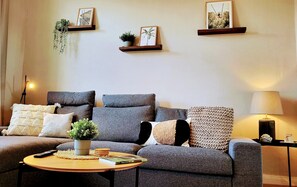 Smart TV, DVD player, books, music library - Refreshed - very cozy - different December 2023 newly furnished (Bad Harzburg)