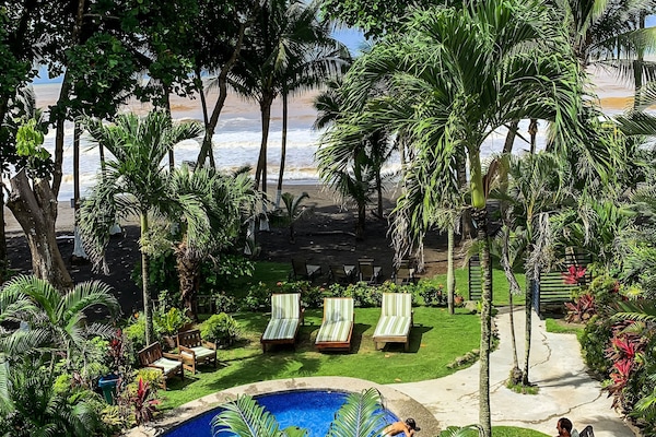 Estúdio superior, cozinha, vista para o mar (Beach Front) | Pátio