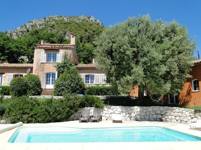 Villa Aurabelle, Provencal villa with garden and pool in Vence,