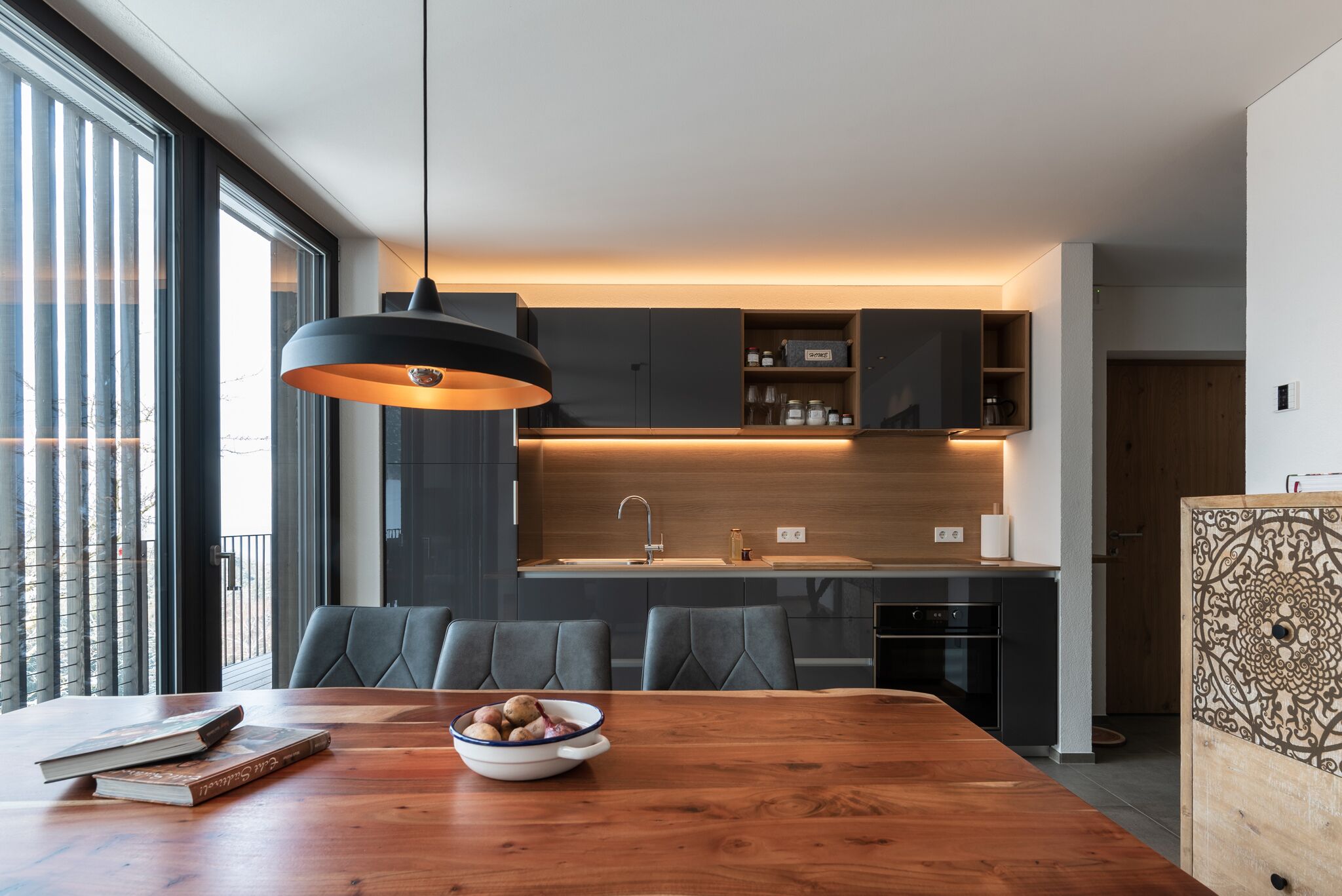 arrive - feel good - enjoy