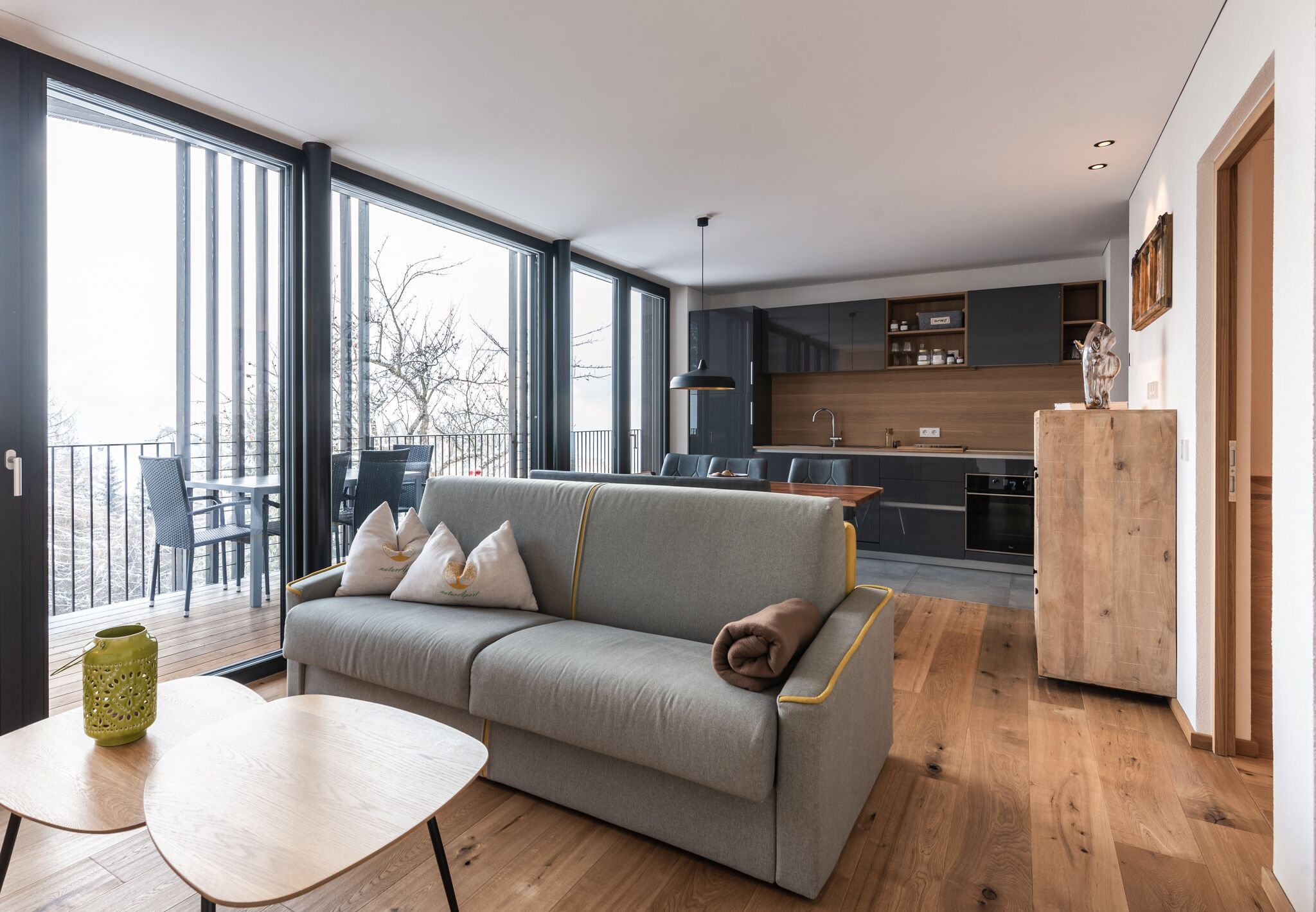 arrive - feel good - enjoy