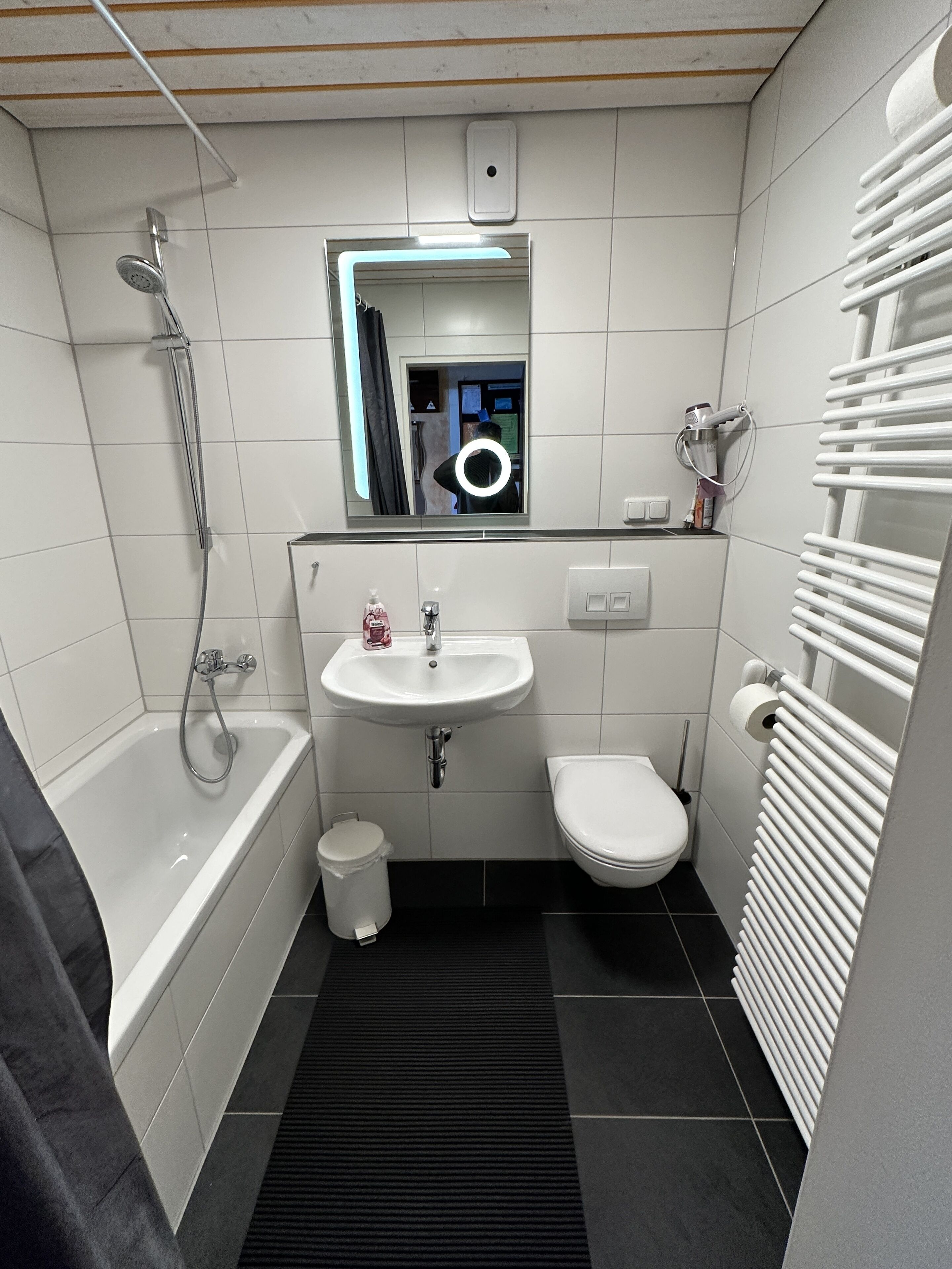 Rural, idyllic, quiet, modern