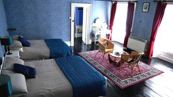 7 bedrooms, iron/ironing board, WiFi, bed sheets