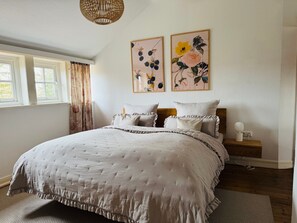 1 bedroom, travel crib, WiFi, bed sheets
