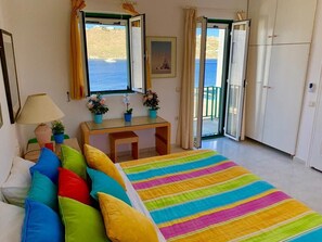 4 Schlafzimmer, Schreibtisch, Bügeleisen/Bügelbrett, Reisekinderbett
