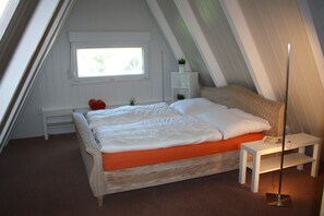 3 makuuhuonetta, vauvan matkasänky