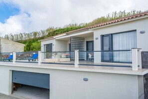 Terrace/patio - AHR - Villa Maria, enjoy the welfare and breathtaking views to the ocean (Candelaria, Sao Miguel, Azores)