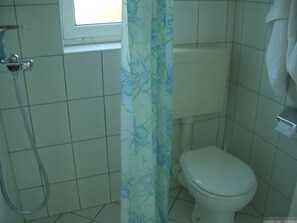 Douche, serviettes fournies