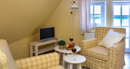 Ferienwohnung 6 oben zum Hof - Ferienwohnungen von Schassen