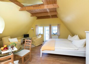 1 bedroom, in-room safe, WiFi, bed sheets