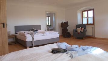 5 Schlafzimmer, Bügeleisen/Bügelbrett, Reisekinderbett, kostenloses WLAN