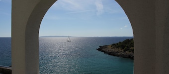 Beach Villa: zone de baignade privée, plage de sable, WiFi, idéal pour les familles