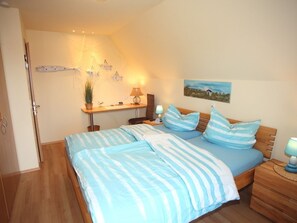 2 bedrooms, desk, iron/ironing board, free WiFi
