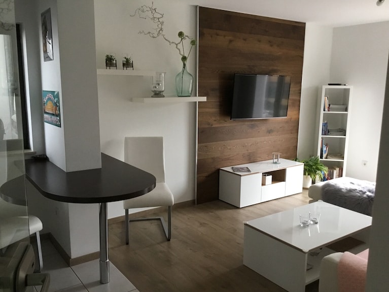 Moderne Sonnige Ferienwohnung - Ruhige Lage, Mit Großer Terrasse - Klausen