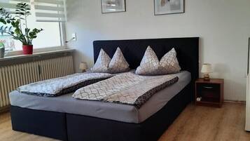 1 Schlafzimmer, Bügeleisen/Bügelbrett, Reisekinderbett, kostenloses WLAN