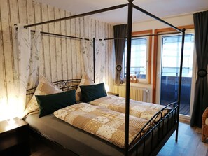 3 bedrooms, iron/ironing board, travel cot, free WiFi