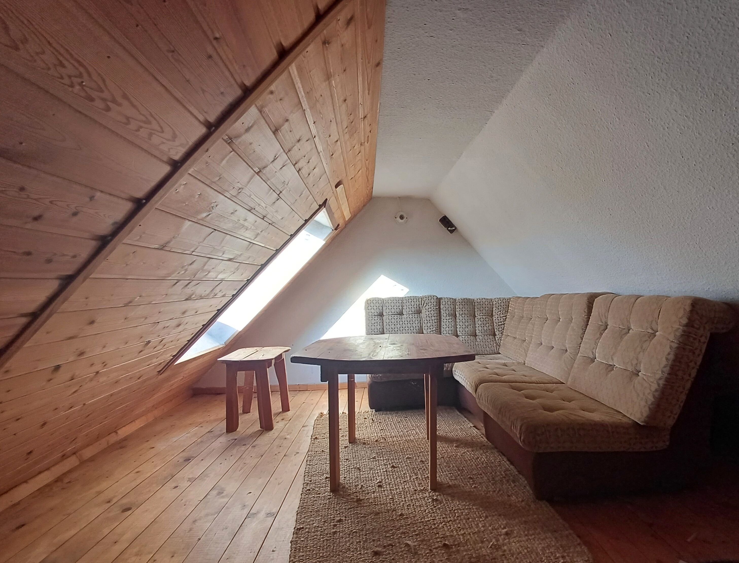 Fernseher, DVD-Player, Bücher