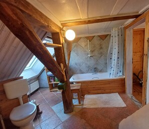 Bathtub, hair dryer, towels, soap - Holiday apartment in a tiny village - pets welcome (Nordwestuckermark)