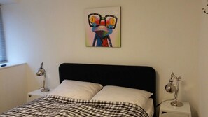 7 Schlafzimmer, schallisolierte Zimmer, Reisekinderbett