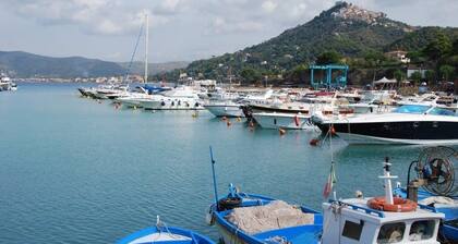 Detached house with great views of the sea and mountains, ideal with a dog