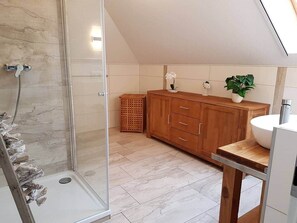 Bathtub, hair dryer