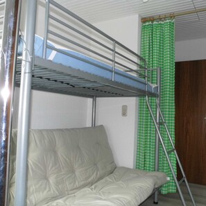 2 bedrooms, WiFi, bed sheets