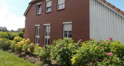 Das Haus liegt nur 200 m entfernt hinter dem Deich