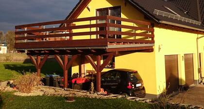 Moderne, neue FeWo mit großzügiger Dachterrasse, Radfahrer- & Familienfreundlich