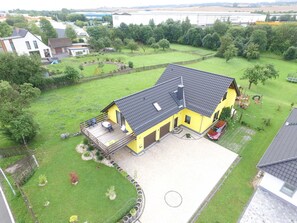 Exterior - Modern, new apartment with a spacious roof terrace, Cycling & Family Friendly (Unterwellenborn)
