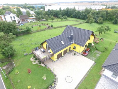 Modern, new apartment with a spacious roof terrace, Cycling & Family Friendly