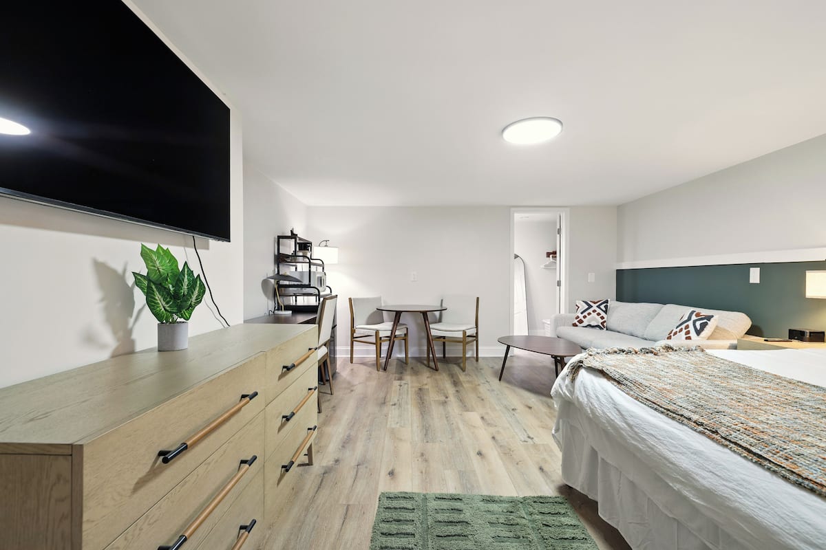 1 bedroom, iron/ironing board, free WiFi, bed sheets