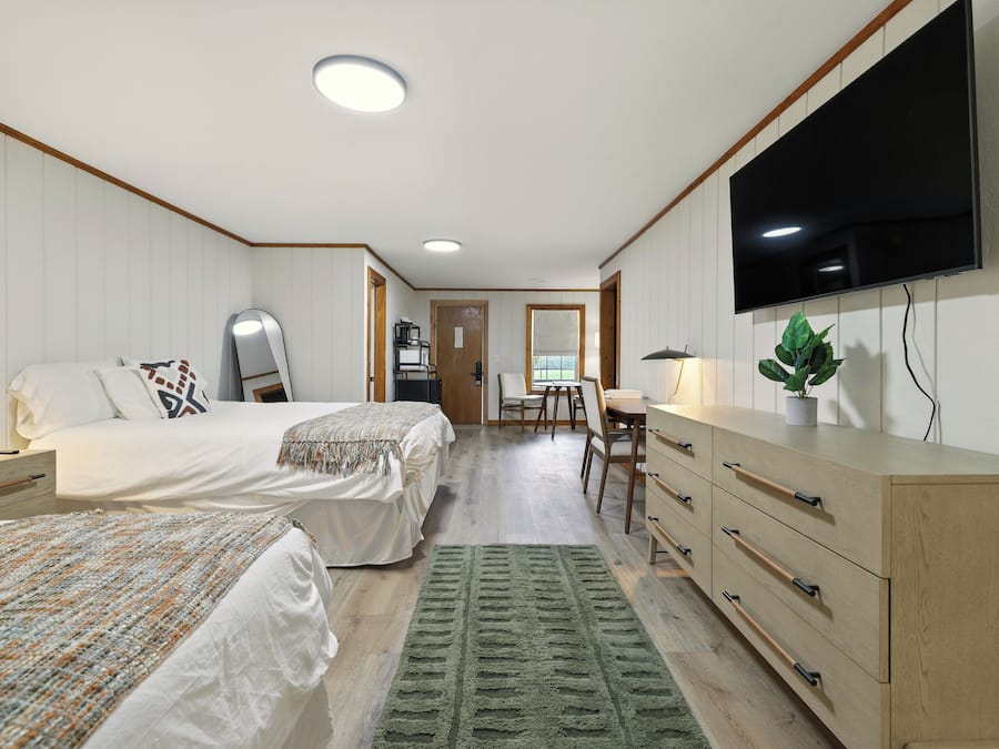 Eenvoudige kamer, 2 queensize bedden, niet-roken | Een strijkplank/strijkijzer, gratis wifi, beddengoed