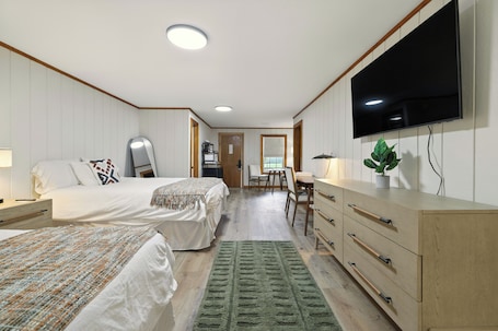 Tabla de planchar con plancha, wifi gratis y ropa de cama