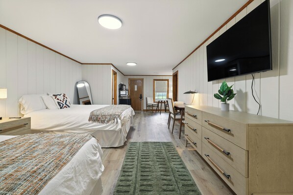 Chambre de base, 2 grands lits, non-fumeur | Fer et planche Ă repasser, accĂšs au Wi-Fi (inclus), literie fournie