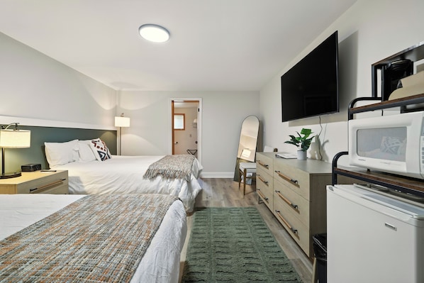 Chambre, 2 grands lits, non-fumeurs | Fer et planche à repasser, Wi-Fi gratuit, draps fournis