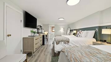 Tabla de planchar con plancha, wifi gratis y ropa de cama