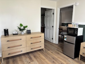 Suite, 2 queensize bedden, niet-roken | 1 slaapkamer, een strijkplank/strijkijzer, gratis wifi, beddengoed