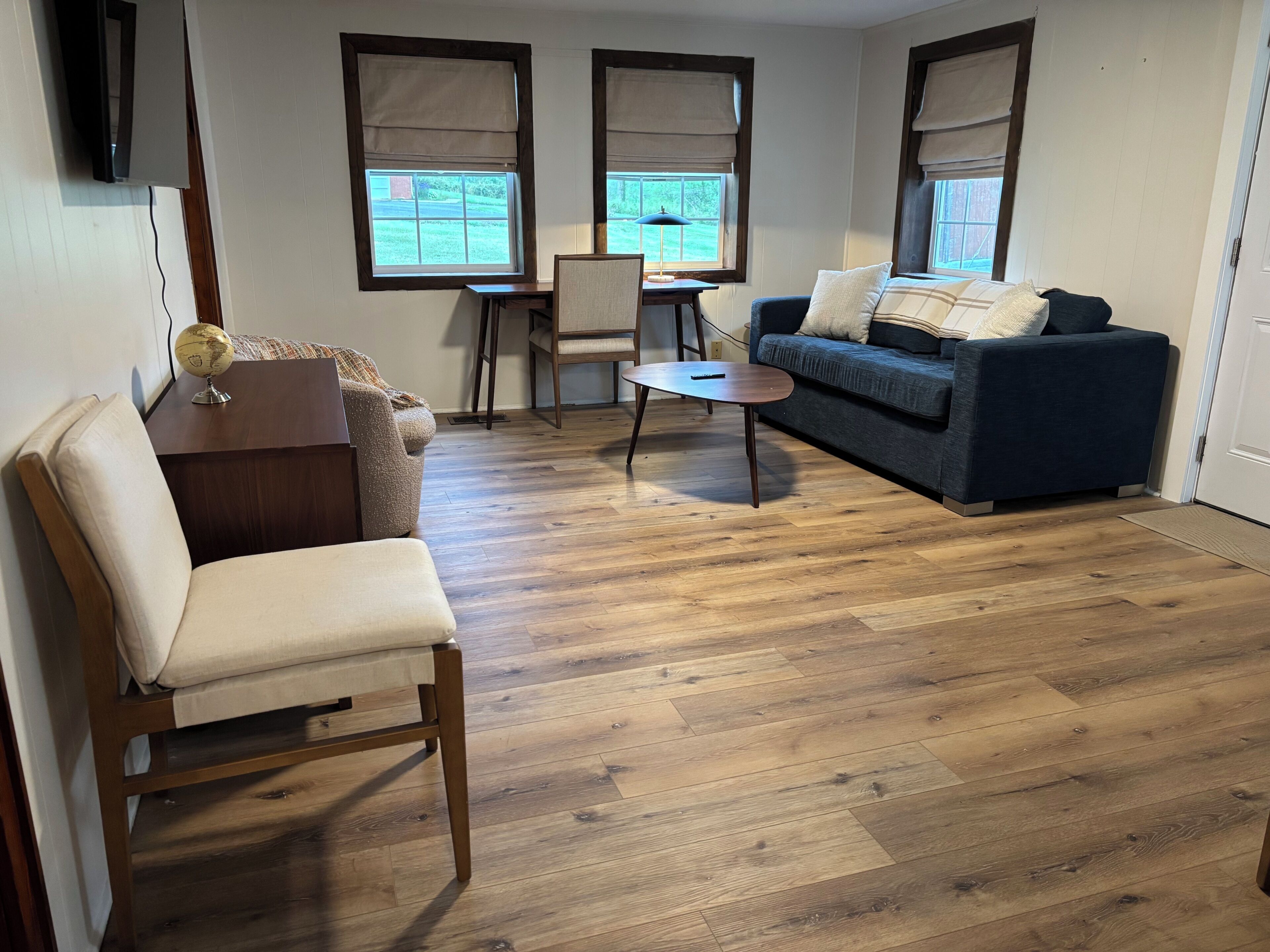 Cottage, vista montagna | Area soggiorno | Smart TV 55 pollici con canali digitali, Netflix, Hulu