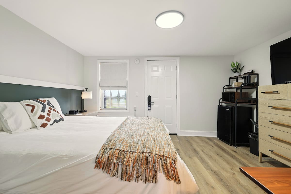 1 bedroom, iron/ironing board, free WiFi, bed sheets