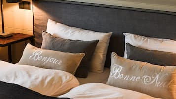 4 bedrooms, in-room safe, iron/ironing board, free WiFi