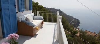 Modern dream house with a breathtaking 180 degree view to Antibes