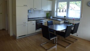 Kaffetrakter/tekoker, kjøleskap, mikrobølgeovn og ovn