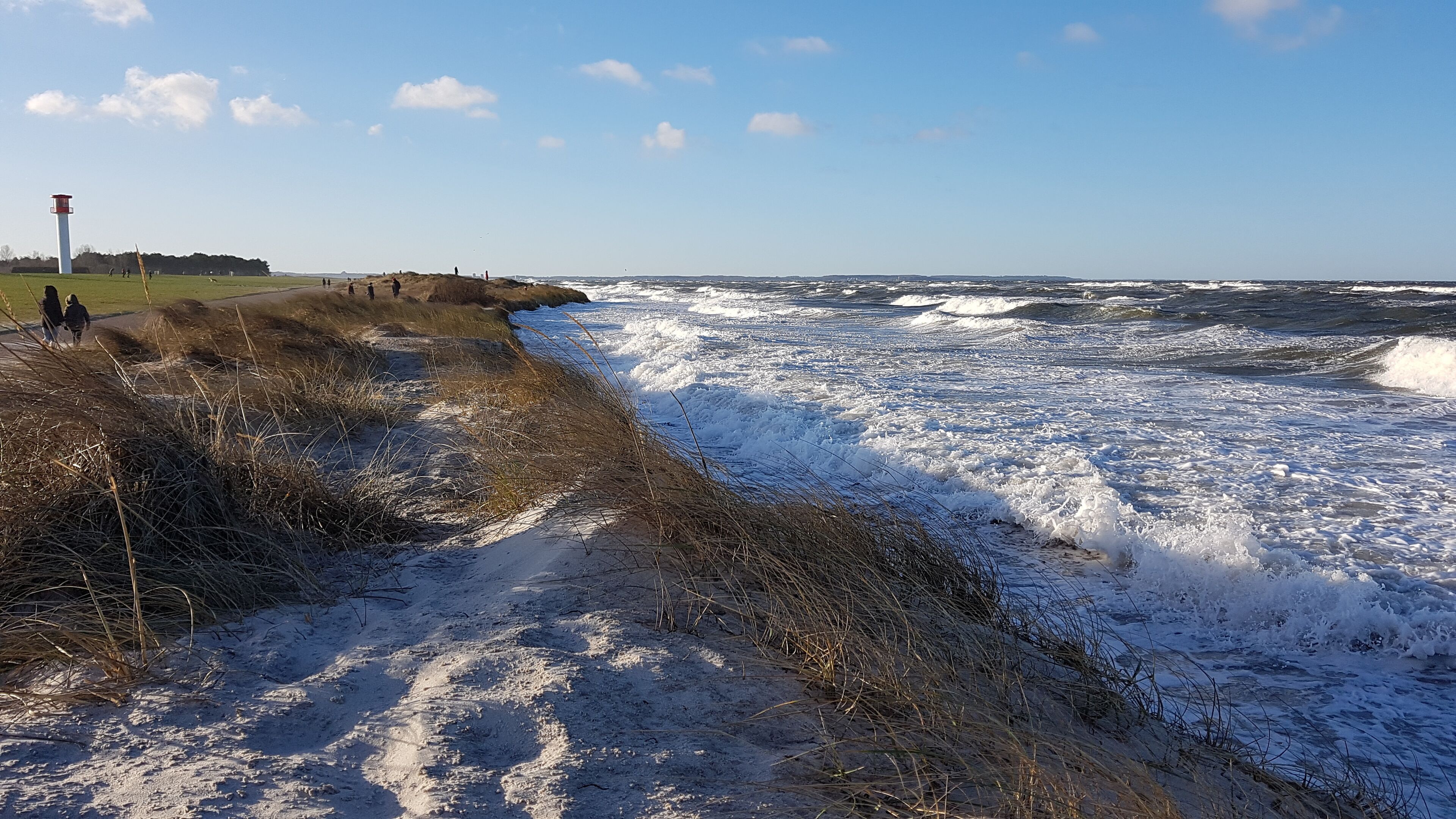 Beach nearby, sun-loungers