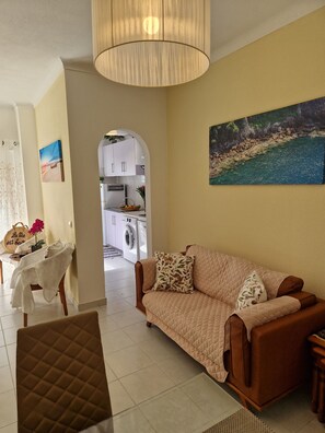 Smart TV, books, stereo - Top maintained and well-equipped apartment located on a gorgeous beach (Armação de Pêra)