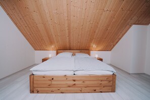 3 quartos, berço de viagem, Wi-Fi, roupa de cama