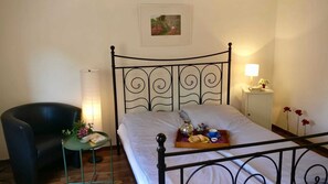 1 bedroom, desk - Idyllic holiday home Trier - a holiday home (Trier)