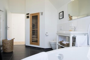 Hair dryer - Oceanhouse - First Row on the Water, Sauna, Balcony, 2 Floors, Guest WC (Olpenitz)