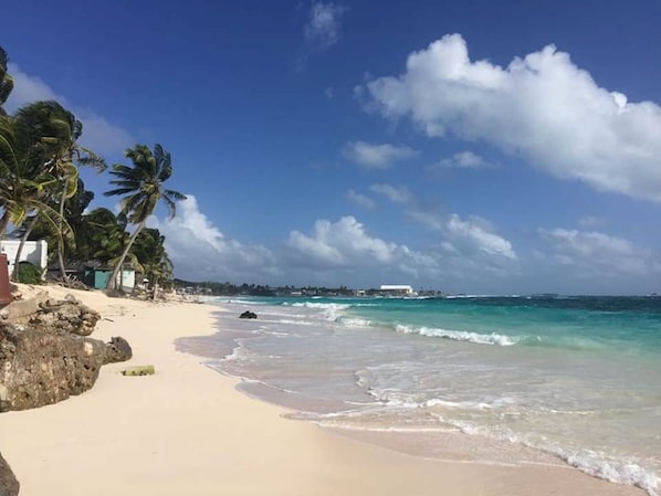 Beach nearby, white sand, 2 beach bars - Chalet Del Mar (San Andrés)