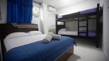 Apartamento familiar | In-room safe, individually furnished, blackout drapes