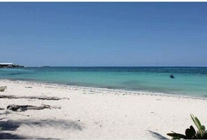 Beach nearby, white sand, 2 beach bars